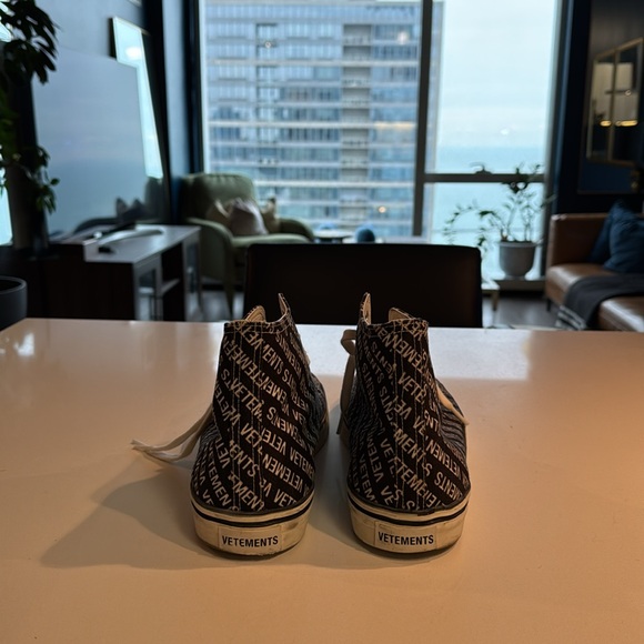 Vetements High Sneakers - Picture 3 of 4